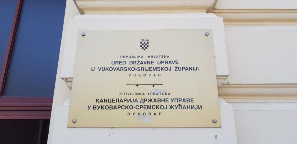 Obstruction in exercising legally established right to publicly display names of settlements in Serb language and in Cyrillic script